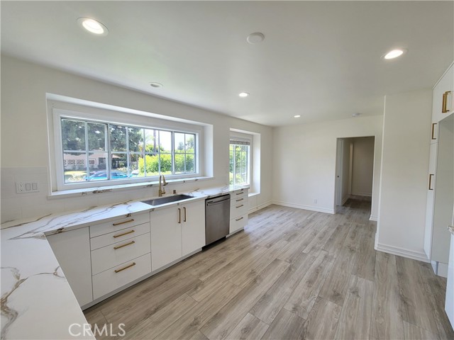 18001 Osborne Street, Sherwood Forest CA: https://media.crmls.org/medias/c36b6031-595b-4e37-8077-82d115878b3d.jpg