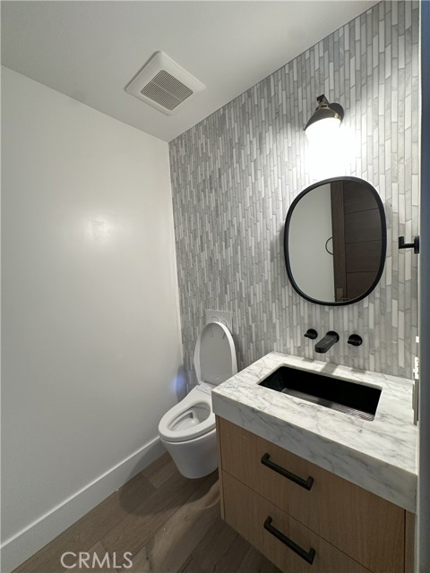 Detail Gallery Image 7 of 36 For 230 2nd St, Huntington Beach,  CA 92648 - 3 Beds | 3/2 Baths