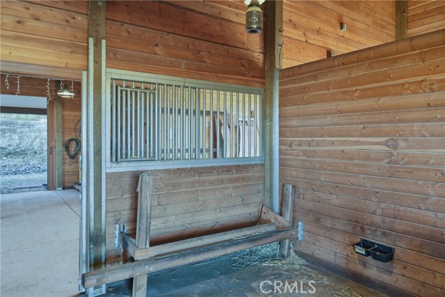 Image 26 of 42 For 17205 Black Oak Hill