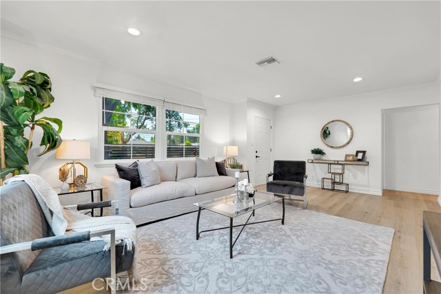 Detail Gallery Image 7 of 40 For 5550 Fallbrook Ave, Woodland Hills,  CA 91367 - 3 Beds | 2 Baths