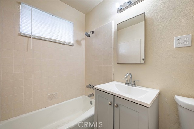 Detail Gallery Image 8 of 26 For 5373 Locust Ave, Long Beach,  CA 90805 - 2 Beds | 1 Baths