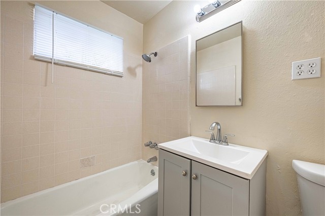 Detail Gallery Image 8 of 26 For 5373 Locust Ave, Long Beach,  CA 90805 - 2 Beds | 1 Baths