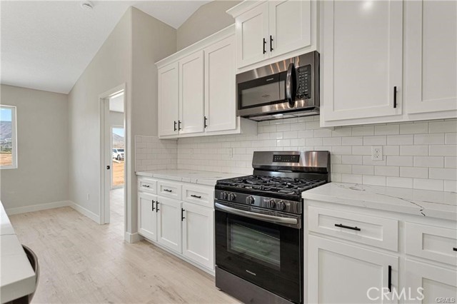 Detail Gallery Image 17 of 41 For 22562 Houston St, Apple Valley,  CA 92308 - 4 Beds | 2 Baths