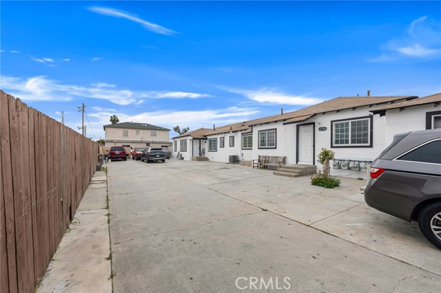 10527 Burin Ave, Inglewood CA: https://media.crmls.org/medias/c36f9032-c704-46cd-81b2-2ec629b15143.jpg