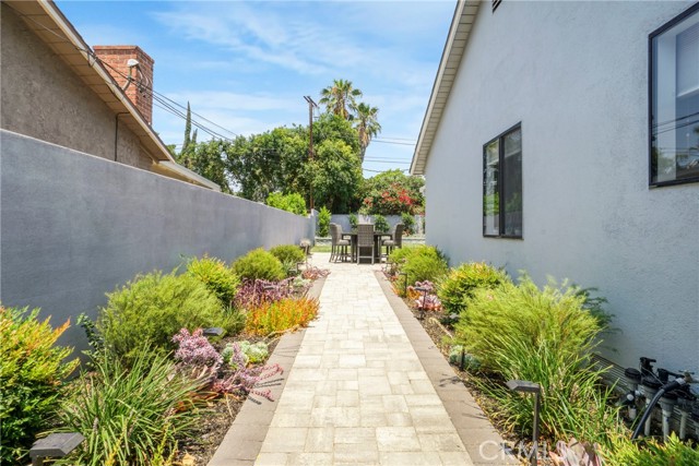 16619 Osborne Street, North Hills CA: https://media.crmls.org/medias/c3703e60-1210-4691-83c8-c13107a27b9f.jpg