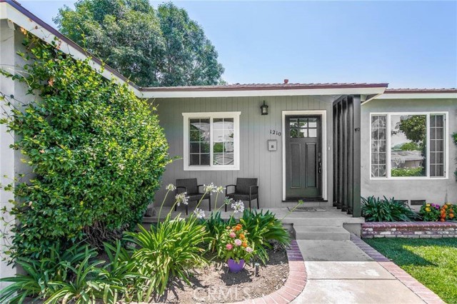 1210 E Oakmont