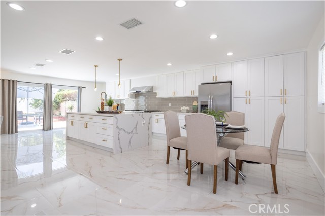 Detail Gallery Image 10 of 53 For 20133 Superior St, Chatsworth,  CA 91311 - 4 Beds | 3 Baths