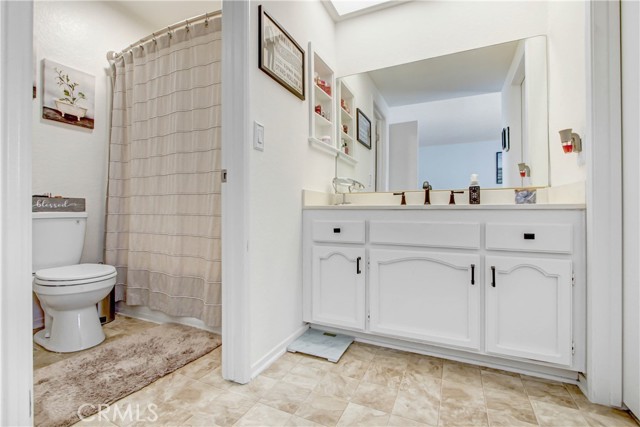 Detail Gallery Image 15 of 21 For 11819 Loma Dr #3,  Whittier,  CA 90604 - 2 Beds | 2/1 Baths