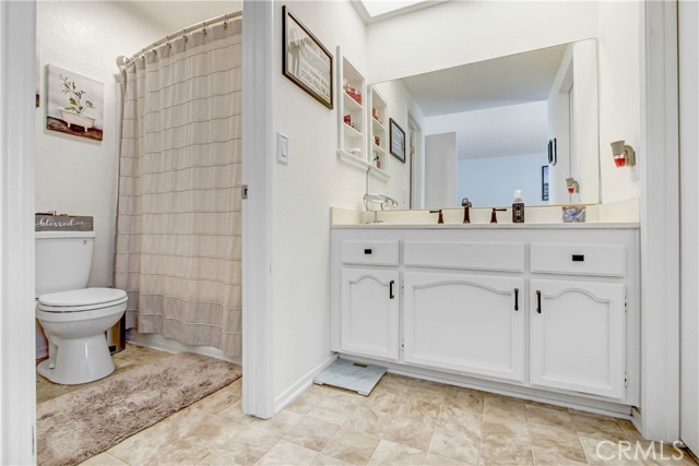 Detail Gallery Image 15 of 21 For 11819 Loma Dr #3,  Whittier,  CA 90604 - 2 Beds | 2/1 Baths