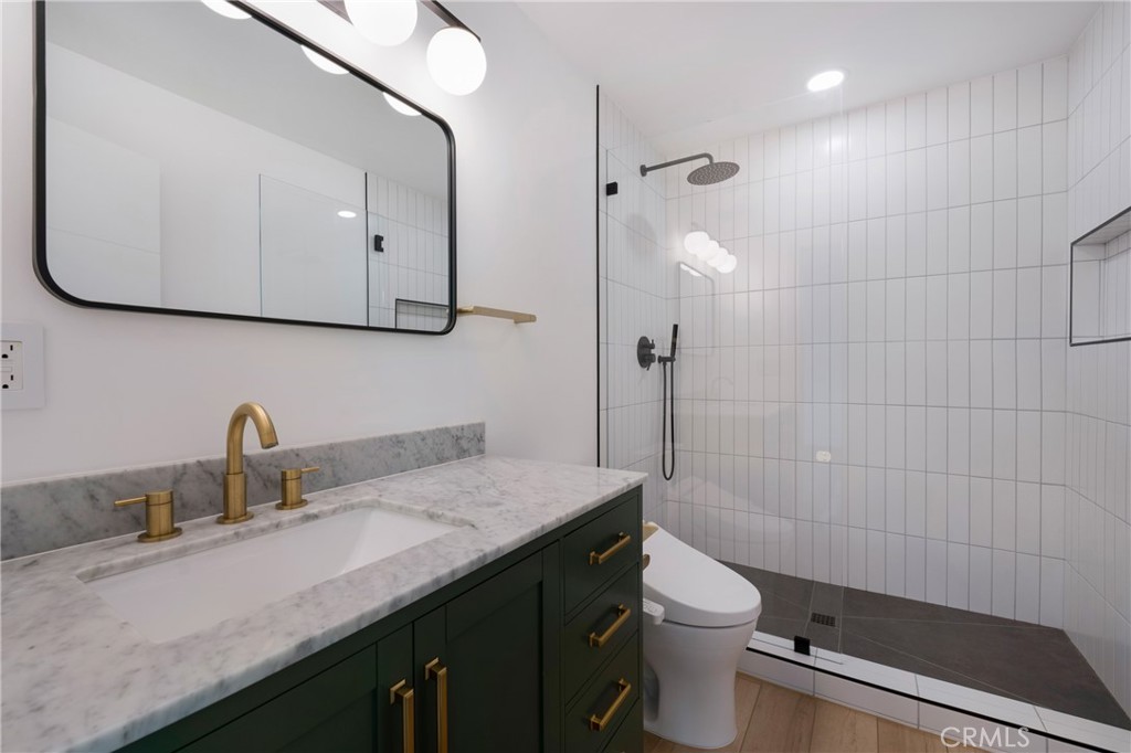 MLS #OC25221401 image #25