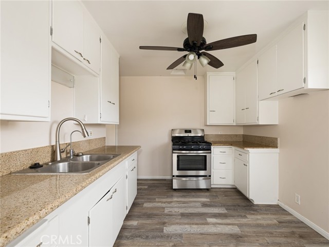 Detail Gallery Image 22 of 32 For 403 E Pine Ave, El Segundo,  CA 90245 - 5 Beds | 3 Baths