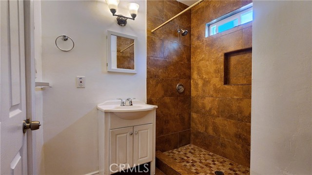 Detail Gallery Image 5 of 13 For 1115 Myrtle Ave, Long Beach,  CA 90813 - – Beds | – Baths