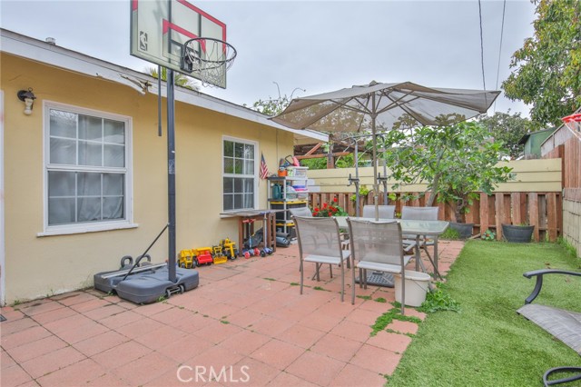 717 Ultimo Avenue, Long Beach CA: https://media.crmls.org/medias/c37342c6-6b2e-44de-8250-18f4c8d50325.jpg