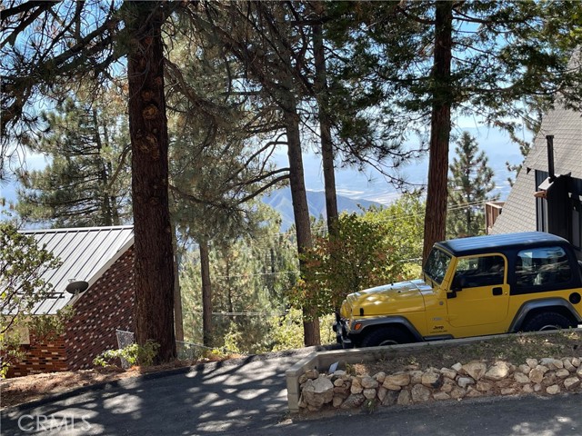 30762 Knoll View, Running Springs, CA 92382