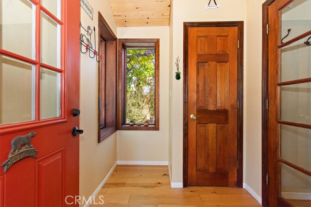 Detail Gallery Image 4 of 38 For 227 Santa Barbara Ave, Sugarloaf,  CA 92386 - 3 Beds | 2 Baths