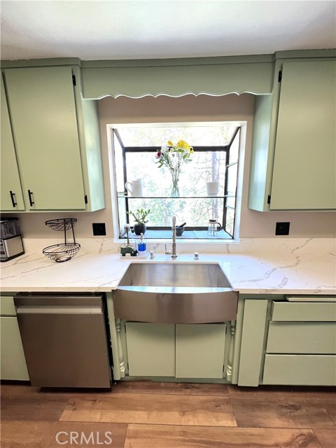 24792 Bernard Drive, Crestline CA: https://media.crmls.org/medias/c37454de-2713-4cc3-bbee-efc9f2a0c62c.jpg