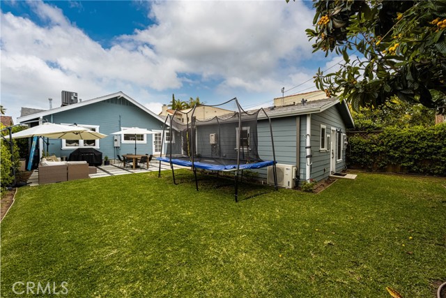 661 Grand Avenue, Long Beach CA: https://media.crmls.org/medias/c3745f37-cf9b-4c56-ae22-0a7e0d85e7d8.jpg