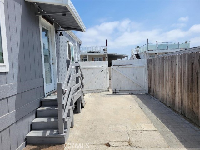 Detail Gallery Image 15 of 63 For 21752 Pacific Coast Hwy, 11-a,  Huntington Beach,  CA 92646 - 3 Beds | 2 Baths