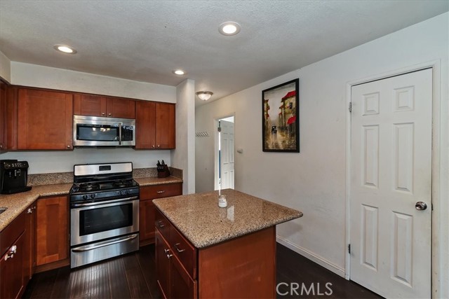 Detail Gallery Image 15 of 42 For 22868 Laurel, Crestline,  CA 92325 - 3 Beds | 2 Baths