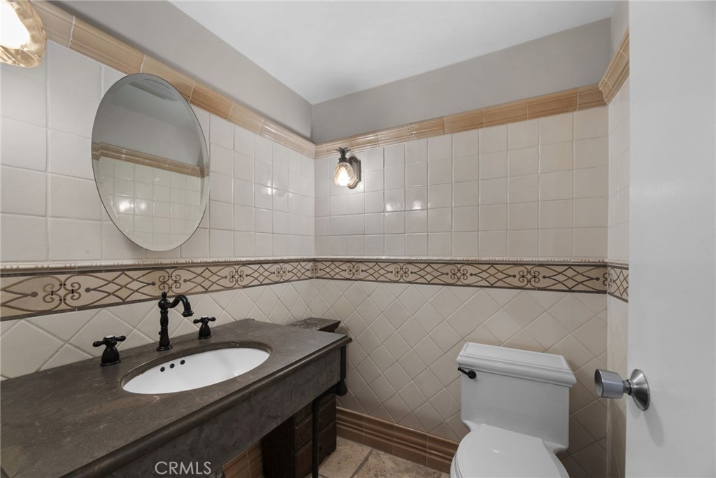 https://media.crmls.org/medias/c3767013-78c7-43ca-b83e-620802e8b7c3.jpg?preset=X-Large