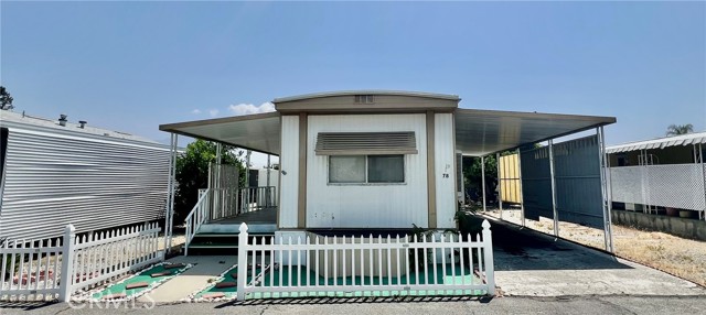 880 N Lake Street, Hemet CA: https://media.crmls.org/medias/c376cc70-2239-44e4-bd2c-1f35e11b977f.jpg