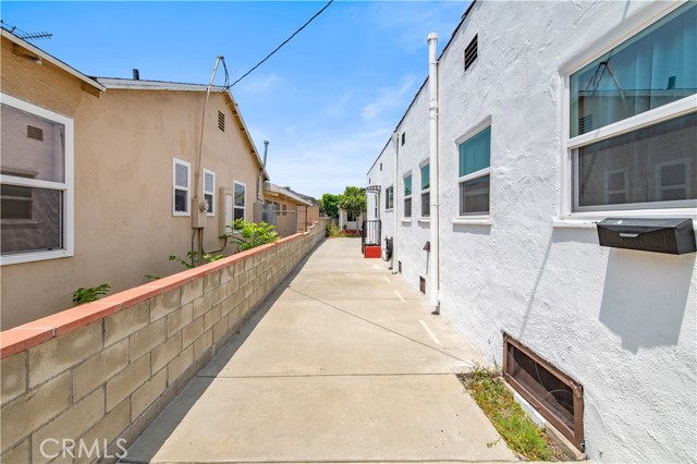 329 N Bushnell Avenue, Alhambra CA: https://media.crmls.org/medias/c37724b7-bdb9-44f7-9fad-a9f5ab01aefc.jpg