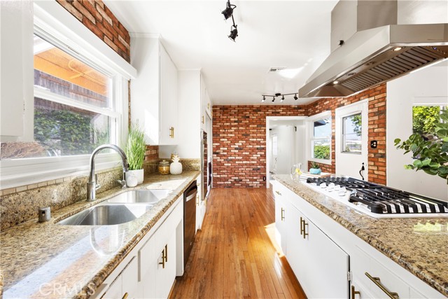 Detail Gallery Image 15 of 56 For 5427 Edgemere Dr, Torrance,  CA 90503 - 4 Beds | 3 Baths