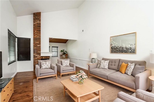 Detail Gallery Image 2 of 27 For 4 Aberdeen St, Irvine,  CA 92620 - 3 Beds | 2 Baths