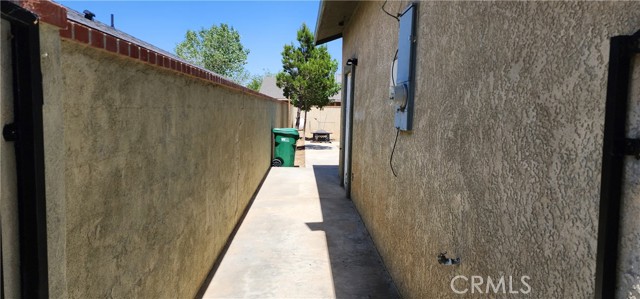 Detail Gallery Image 3 of 45 For 7349 Dogwood Ave, California City,  CA 93505 - 3 Beds | 2 Baths