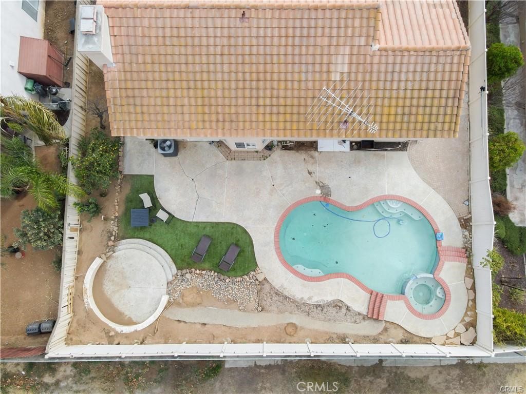 https://media.crmls.org/medias/c37900f2-5512-4a18-ab8d-42e3e6ce3ae0.jpg?preset=X-Large