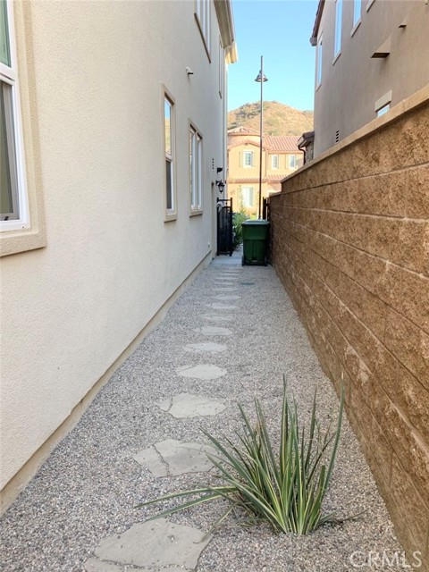 Detail Gallery Image 9 of 23 For 20409 W Esmerelda Ln, Porter Ranch,  CA 91326 - 4 Beds | 4/1 Baths