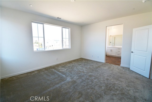 2553 E Kiwi Ct, Ontario CA: https://media.crmls.org/medias/c379f556-946b-4050-89d9-d34f203c9f3c.jpg