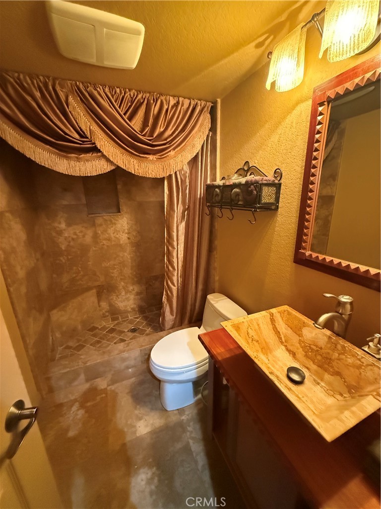 https://media.crmls.org/medias/c37a69aa-c2a1-413c-bc43-c1c08c1b42db.jpg?preset=X-Large