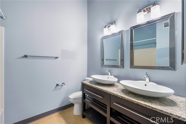 420 S San Pedro Street, Los Angeles CA: https://media.crmls.org/medias/c37b2792-b43a-4c0e-b3de-2af1e435ea7e.jpg