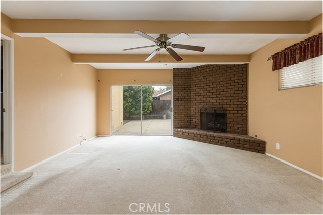 5939 Greentop Street, Lakewood CA: https://media.crmls.org/medias/c37cf9a6-5e68-42fb-ad67-e076850bdd90.jpg