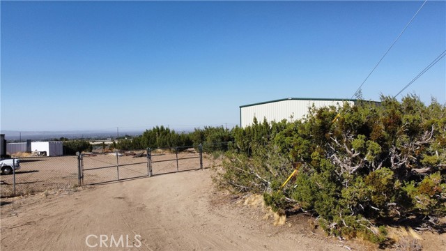 2390 Trinity Road, Pinon Hills CA: https://media.crmls.org/medias/c37d20d9-7274-4442-984d-11df6d54f365.jpg