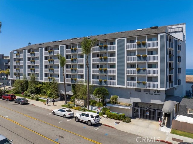 615 Esplanade, Redondo Beach, California 90277, 1 Bedroom Bedrooms, ,1 BathroomBathrooms,Residential,Sold,Esplanade,SB24091156