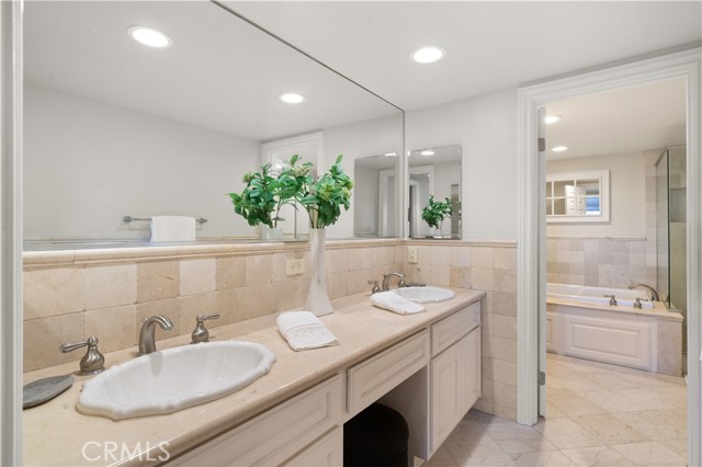 19 Coraltree Lane, Rolling Hills Estates CA: https://media.crmls.org/medias/c37ea060-df07-46fb-8bb2-60409974918c.jpg