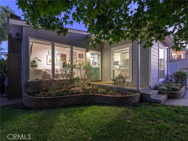 Detail Gallery Image 2 of 26 For 768 26th St, Manhattan Beach,  CA 90266 - 3 Beds | 2 Baths