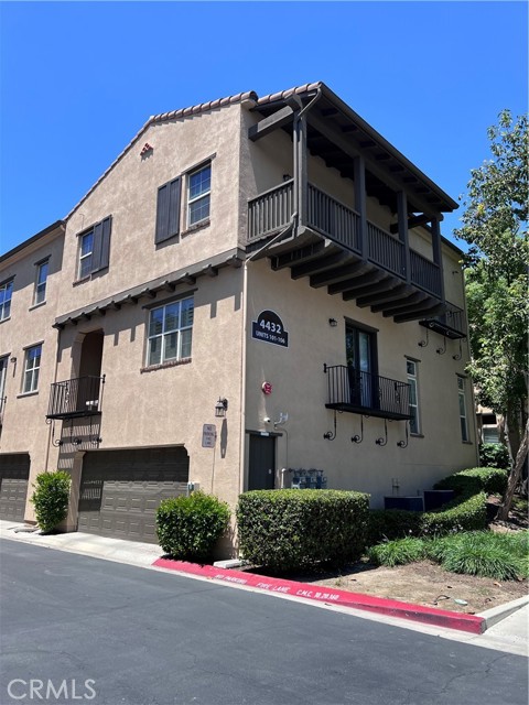 Detail Gallery Image 2 of 36 For 4432 Owens St #104,  Corona,  CA 92883 - 3 Beds | 2/1 Baths
