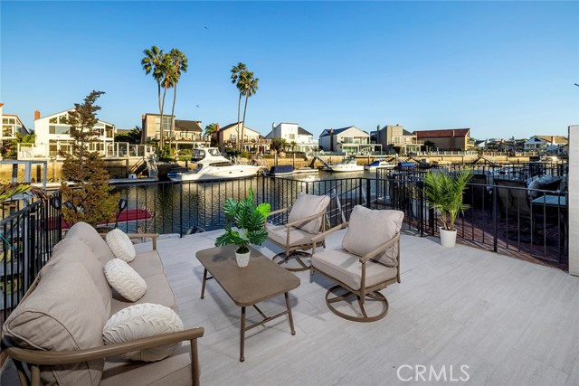 16084 Bonaire Circle, Huntington Beach, California 92649, 3 Bedrooms Bedrooms, ,2 BathroomsBathrooms,Townhouse,For Sale,Bonaire,OC24236170