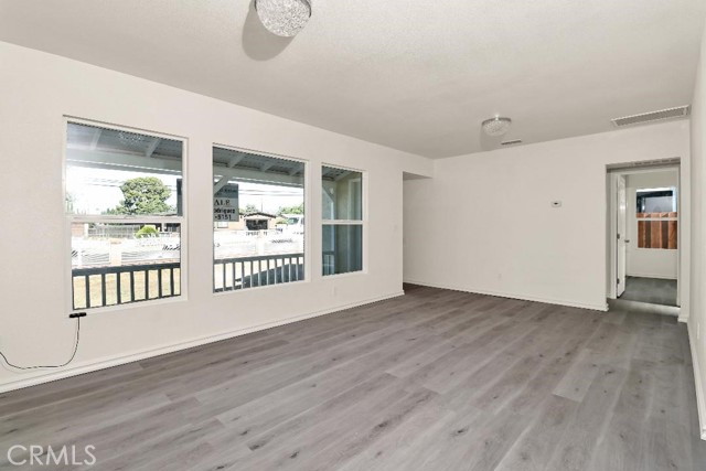 9411 Catawba Avenue, Fontana CA: https://media.crmls.org/medias/c381702a-530a-4c6a-84d5-45fcab3e2e23.jpg