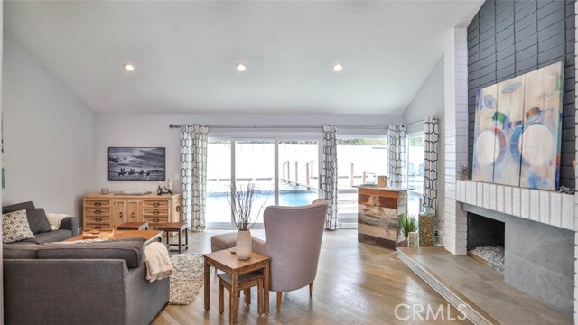 204 Calle Del Juego, San Clemente CA: https://media.crmls.org/medias/c381a1ad-835a-4e82-8e59-7addf6ed03c2.jpg