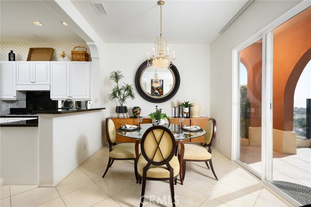 11 Classico Drive, Newport Coast CA: https://media.crmls.org/medias/c381c393-4448-445f-930c-98a6ee8b4b4c.jpg