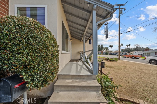 Detail Gallery Image 4 of 26 For 148 Carmelita Ln, San Bernardino,  CA 92407 - 3 Beds | 2 Baths