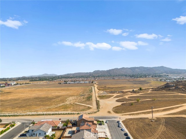Detail Gallery Image 7 of 52 For 26535 Emperor Rd, Menifee,  CA 92585 - 5 Beds | 3 Baths