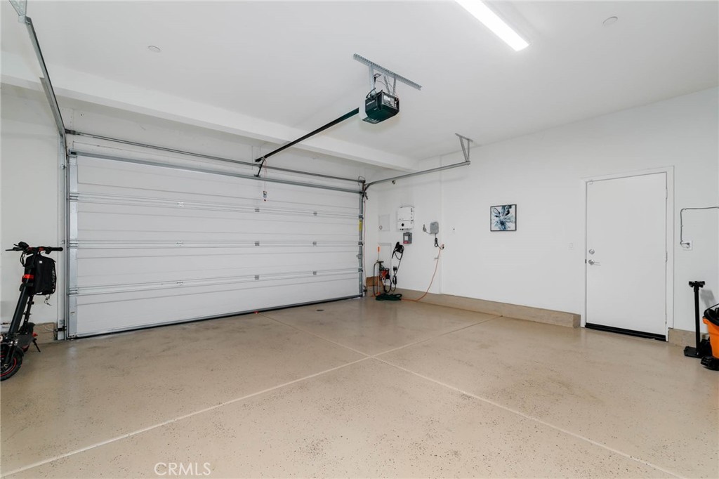 https://media.crmls.org/medias/c38288b9-5790-4229-97be-4ee62600263d.jpg?preset=X-Large
