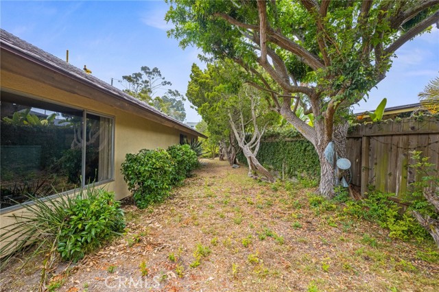 2795 Temple Hills Drive, Laguna Beach CA: https://media.crmls.org/medias/c382aea8-38aa-421e-bddf-e683ad8c2318.jpg