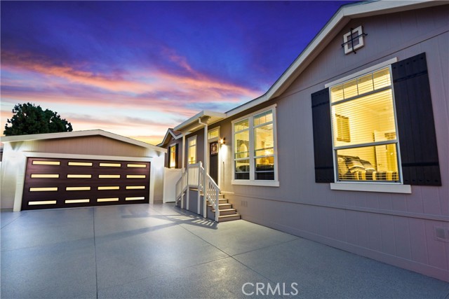 Detail Gallery Image 2 of 39 For 3595 Santa Fe Avenue, #302, Long Beach,  CA 90810 - 3 Beds | 2 Baths