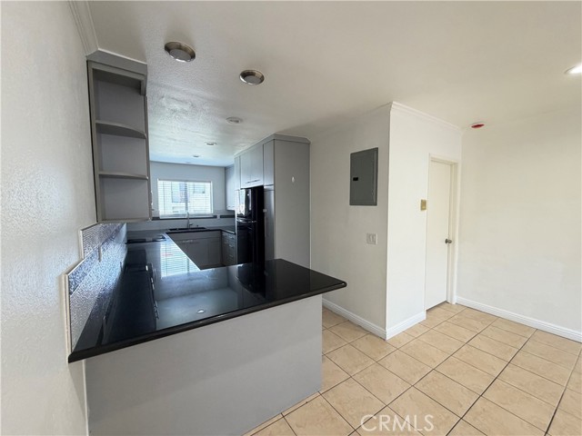 Detail Gallery Image 9 of 27 For 240 W Verdugo, Burbank,  CA 91502 - 2 Beds | 2 Baths